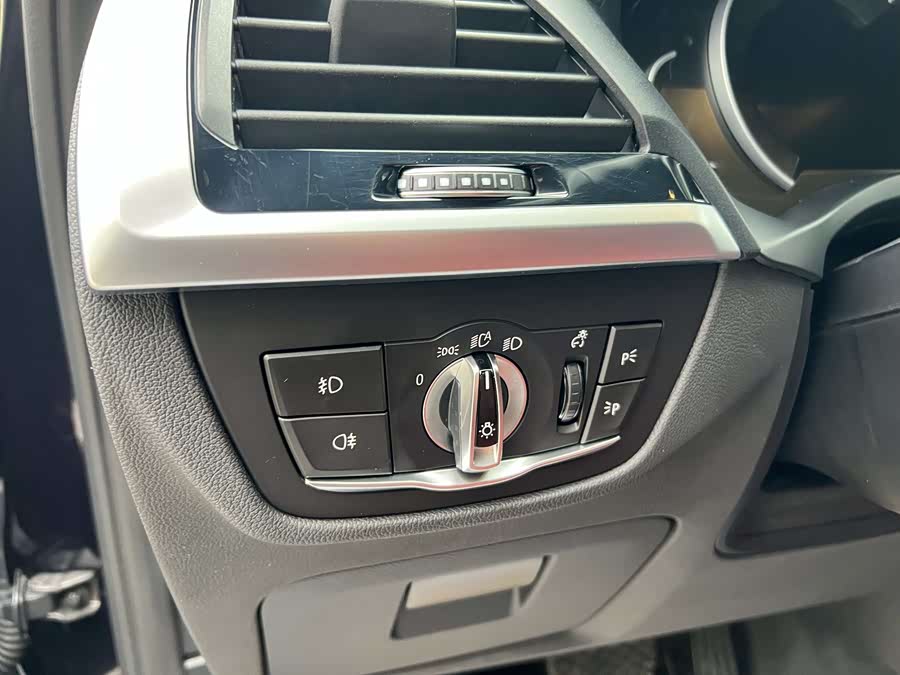 BMW X4 2018 صورة سيارة #23