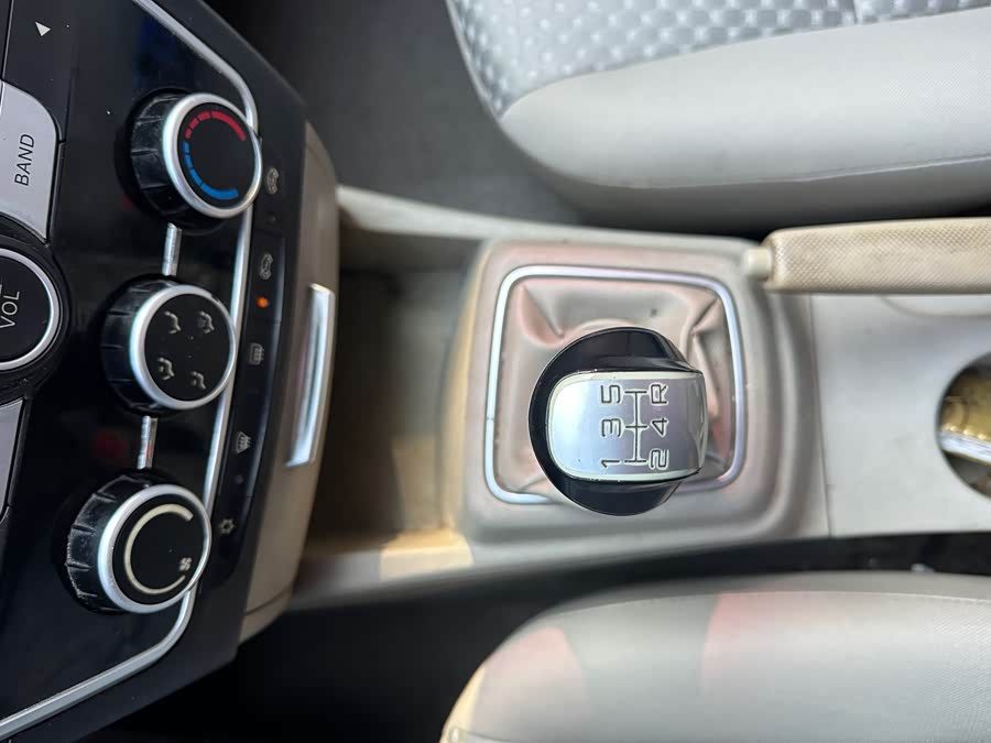 Soueast V3 Lingyue 2016 car image #23