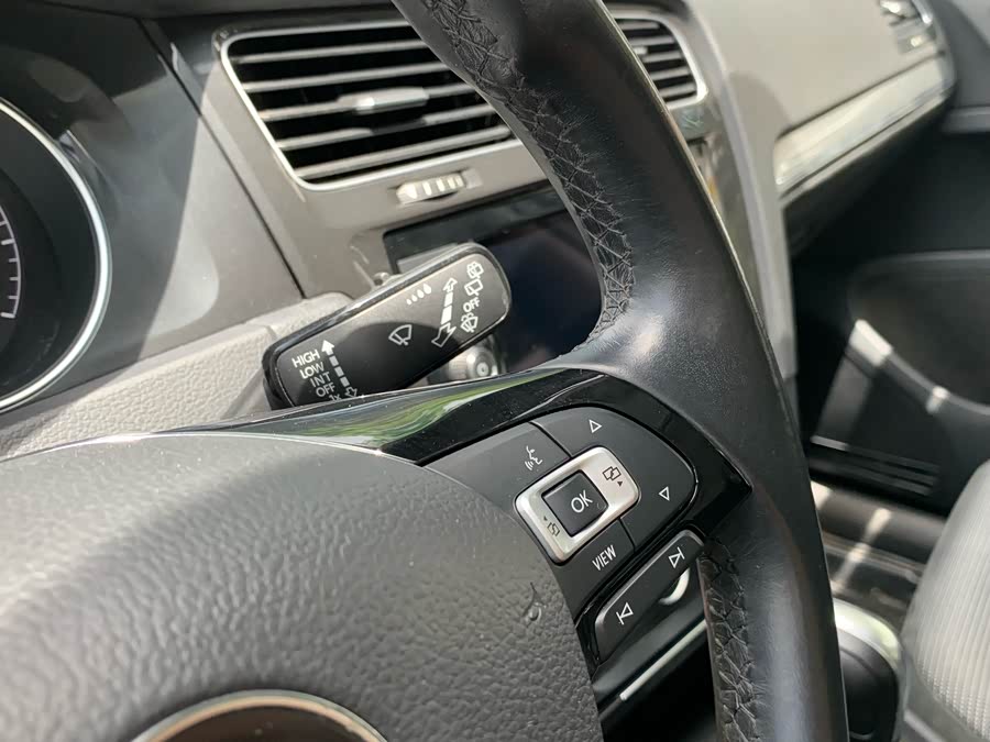 Volkswagen Golf 2019 car image #23