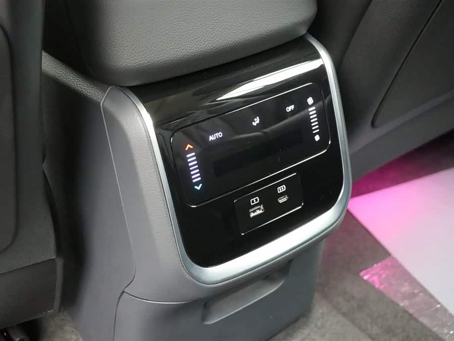 HongQi HS7 PHEV 2025 #23 HongQi HS7 PHEV 2025 car image #23