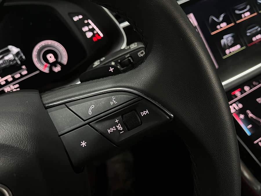 Audi Q8 2023 immagine di auto #23