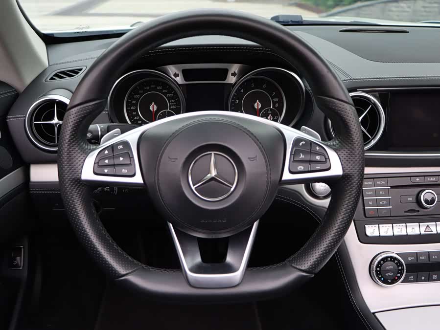 Mercedes-Benz SL Class 2019 immagine di auto #23