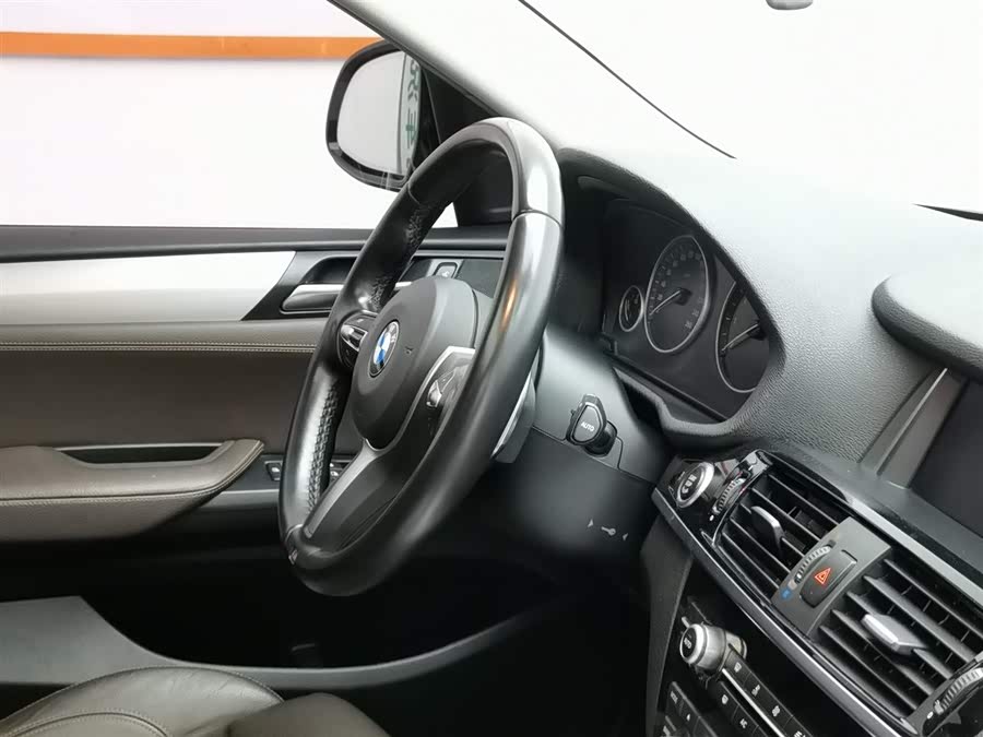 BMW X4 2017 car image #23