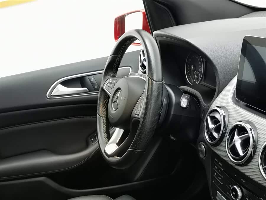 Mercedes-Benz B Class 2017 car image #23