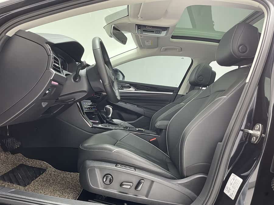 Volkswagen Passat 2022 car image #23