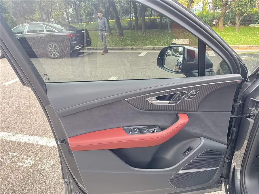 Audi SQ7 2024 immagine di auto #23