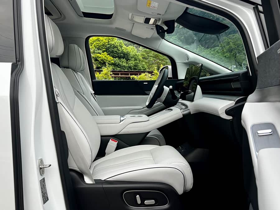 Xpeng X9 2024 immagine di auto #23