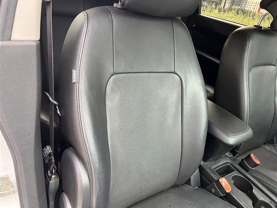 Chevrolet Captiva 2017 car image #23