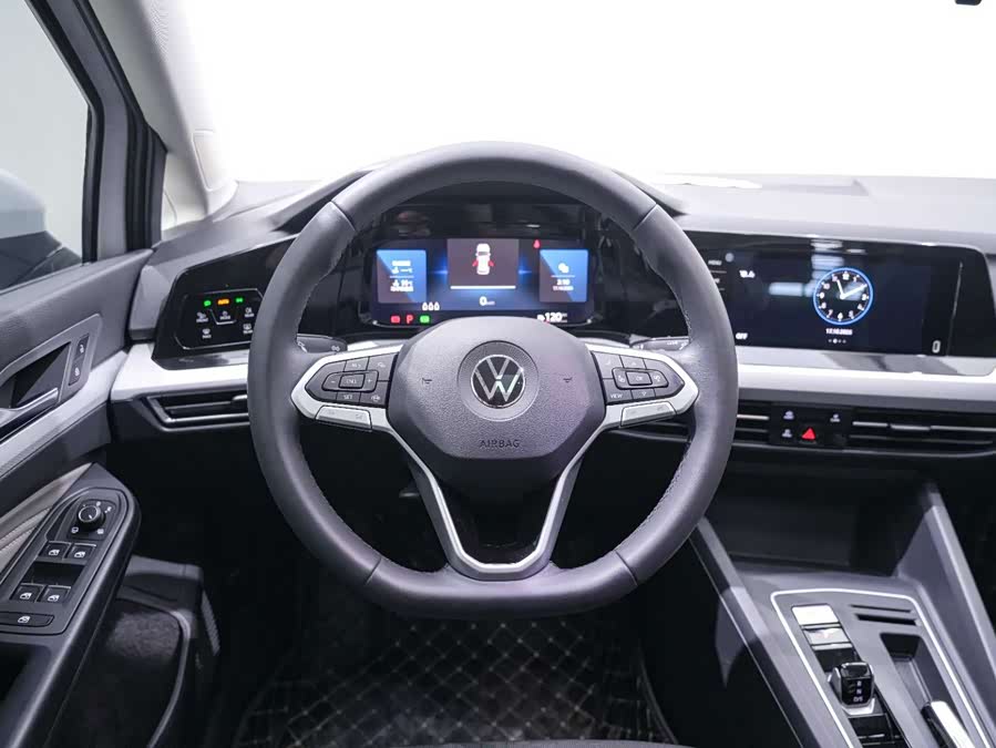 Volkswagen Golf 2023 car image #23