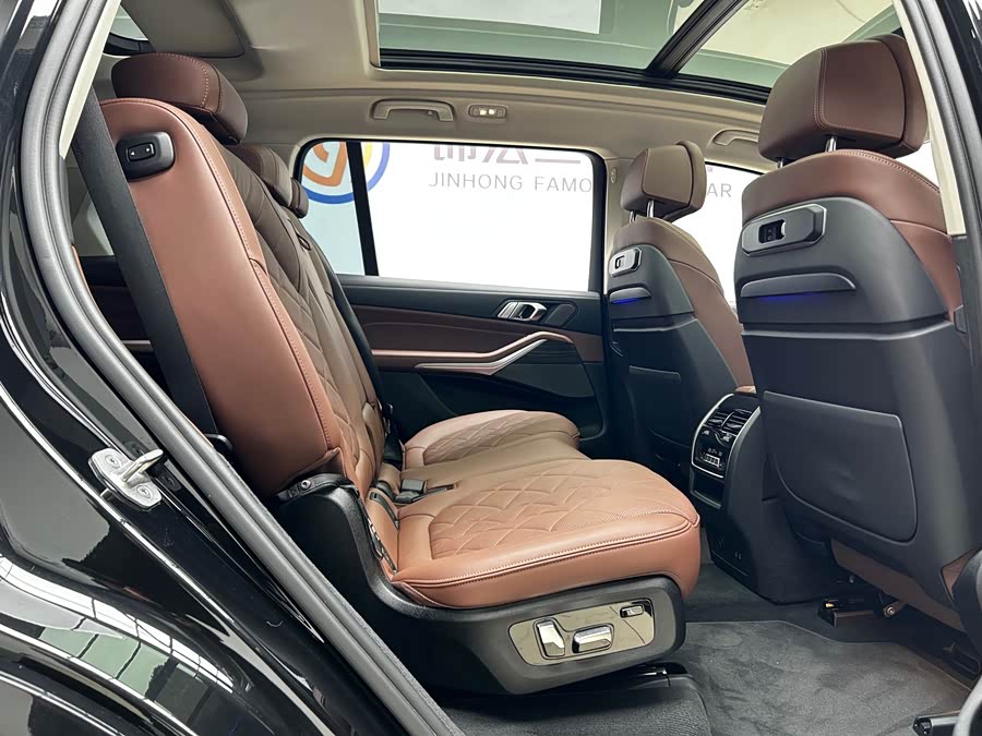 BMW X7 2023 car image #23