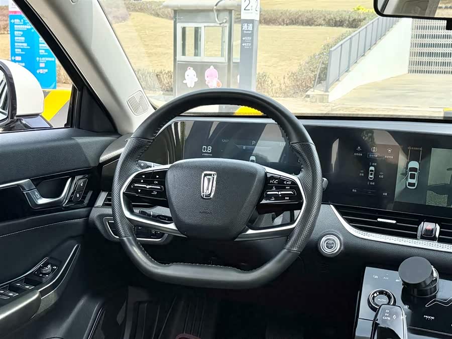 2022 car image #23