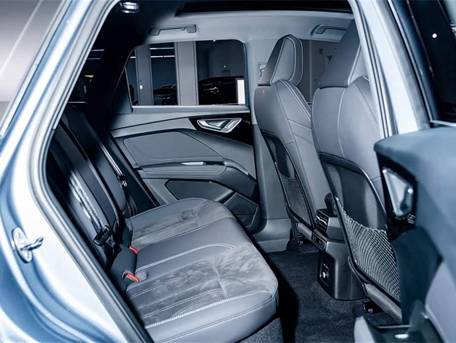 Audi Q4 e-tron 2023 immagine di auto #23