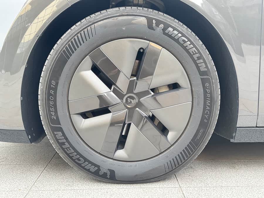 理想汽车 理想MEGA 2024 汽车图片 #23