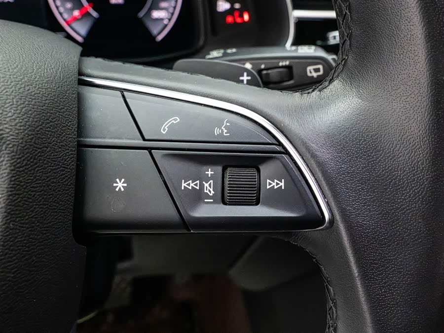 Audi Q7 2023 car image #23