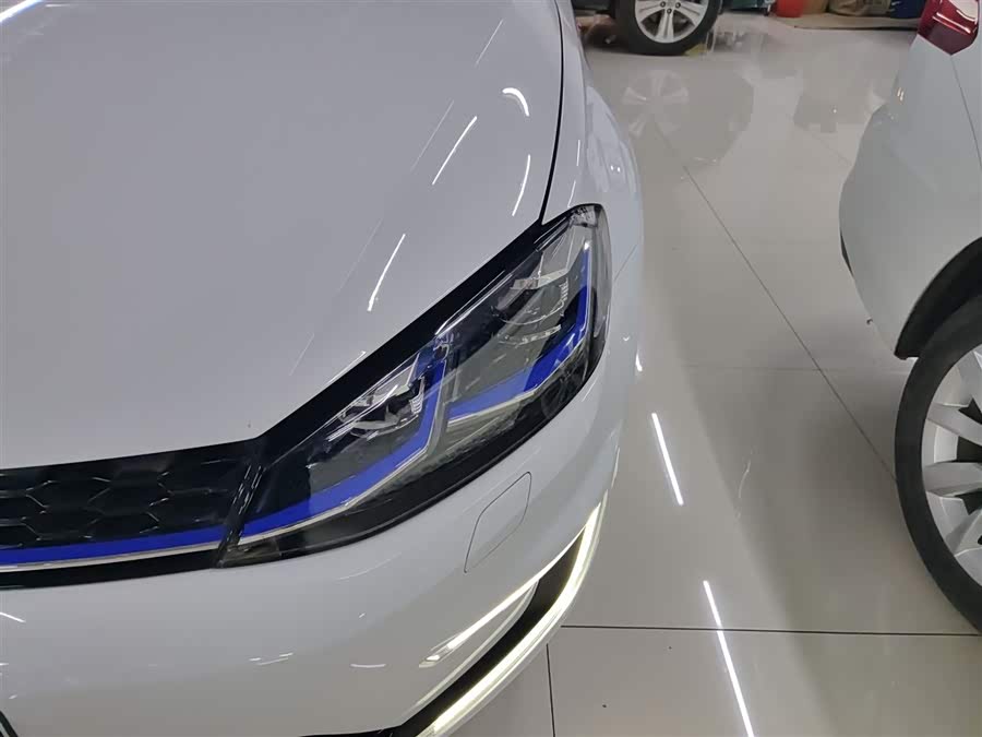 Volkswagen Golf Pure Electric 2021 car image #23