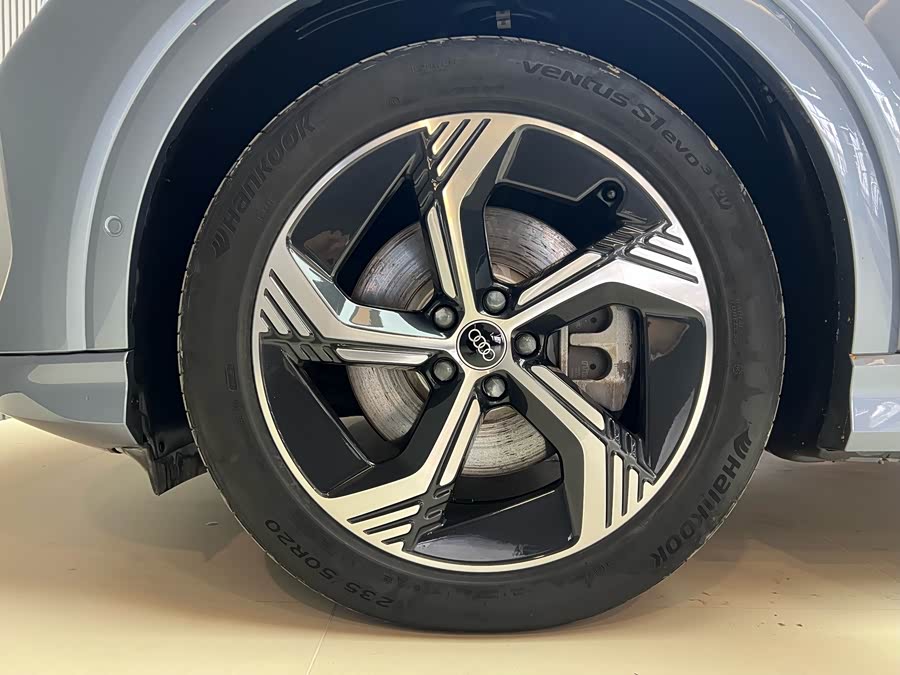 Audi Q4 e-tron 2023 صورة سيارة #23