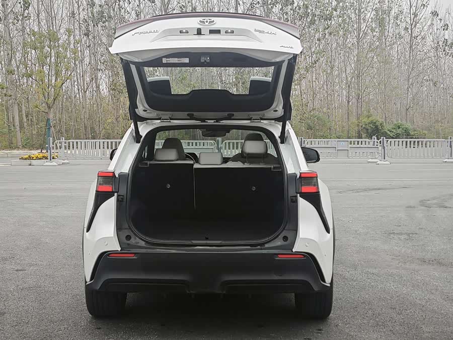 Toyota bZ4X 2022 immagine di auto #23