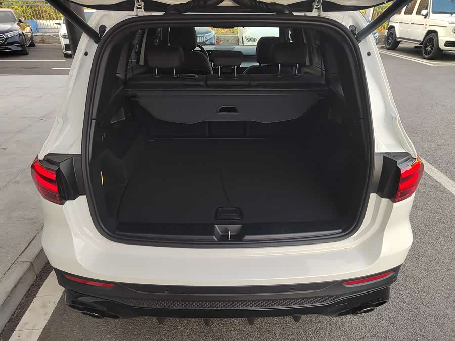 Mercedes-Benz GLB AMG 2025 imagen de coche #23