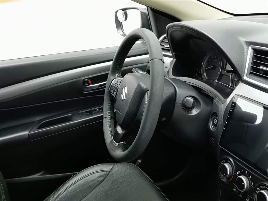 Suzuki Ciaz 2015 изображение автомобиля #23