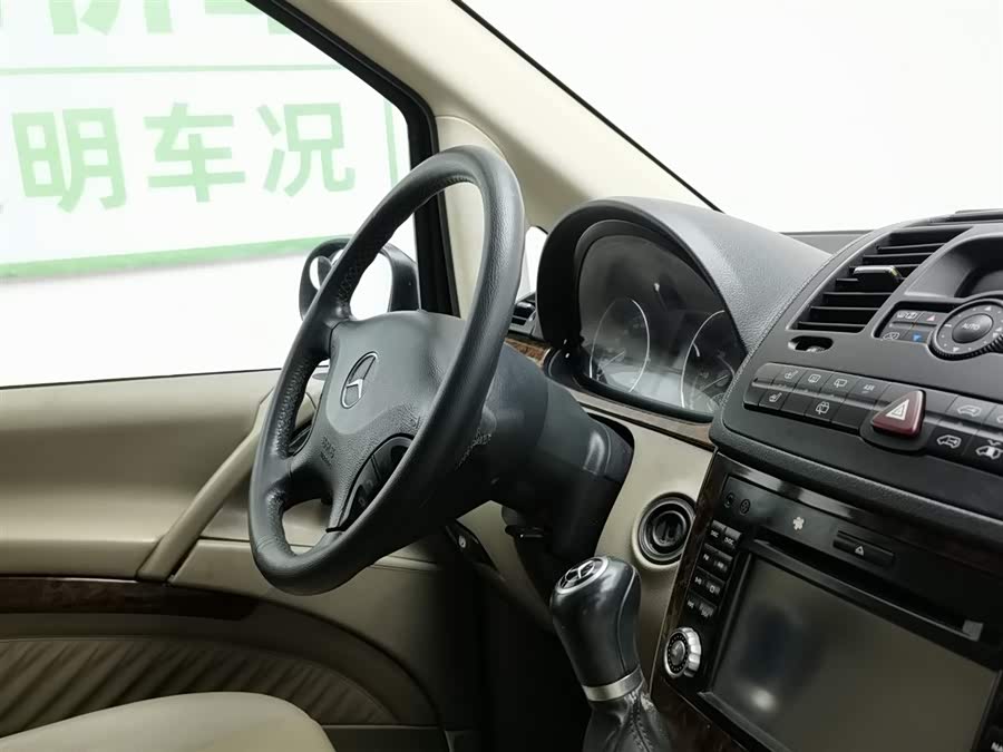 奔驰 唯雅诺 2010 汽车图片 #23