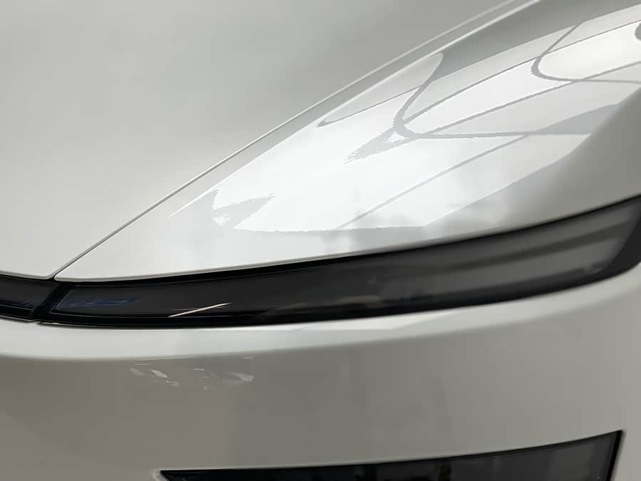 Tesla Model Y 2025 car image #23