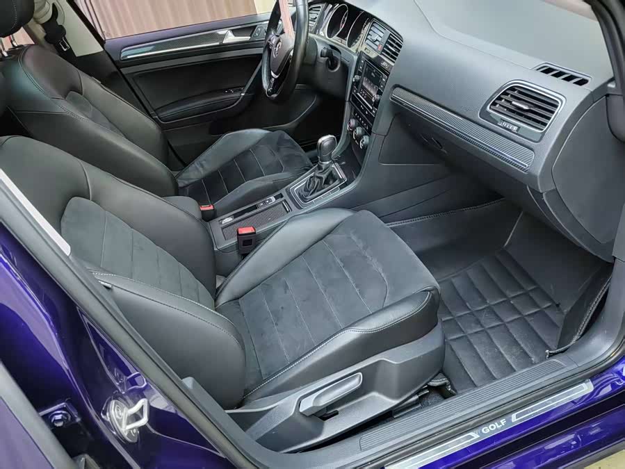 Volkswagen Golf 2018 car image #23