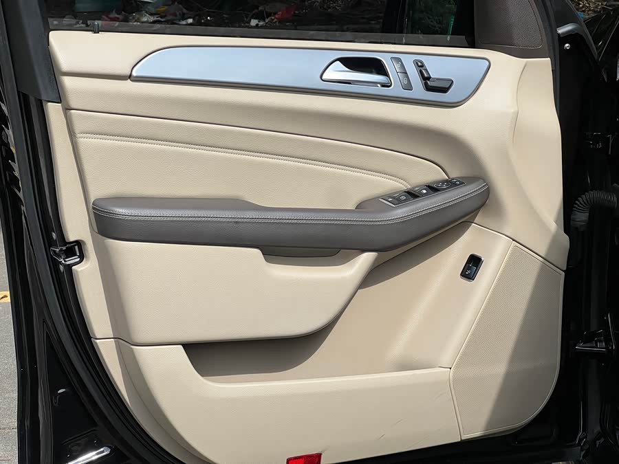 Mercedes-Benz M Class 2015 car image #23