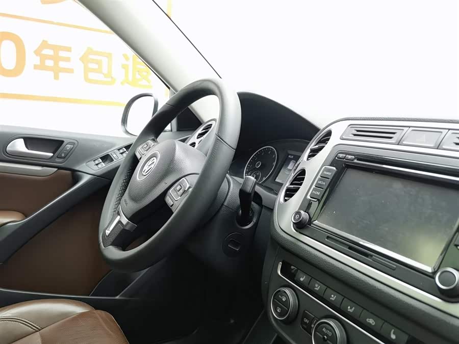 Volkswagen Tiguan 2015 car image #23