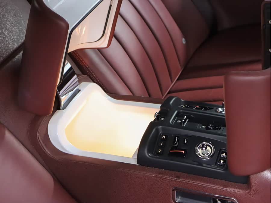 劳斯莱斯 古思特 2021 汽车图片 #23