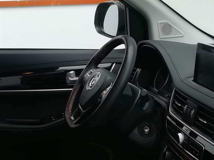 Forthing SX6 2019 car image #23