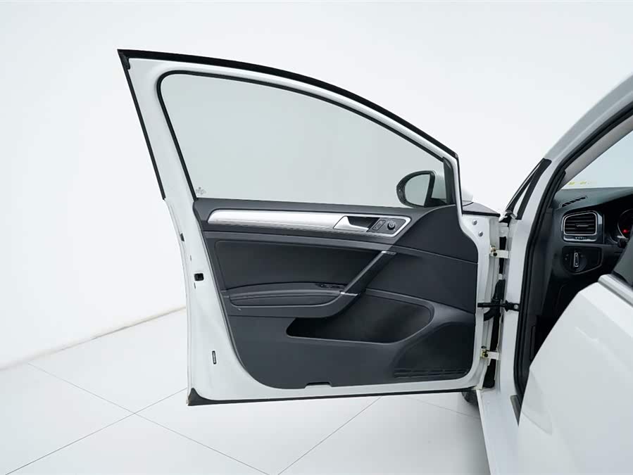 Volkswagen Golf 2018 car image #23