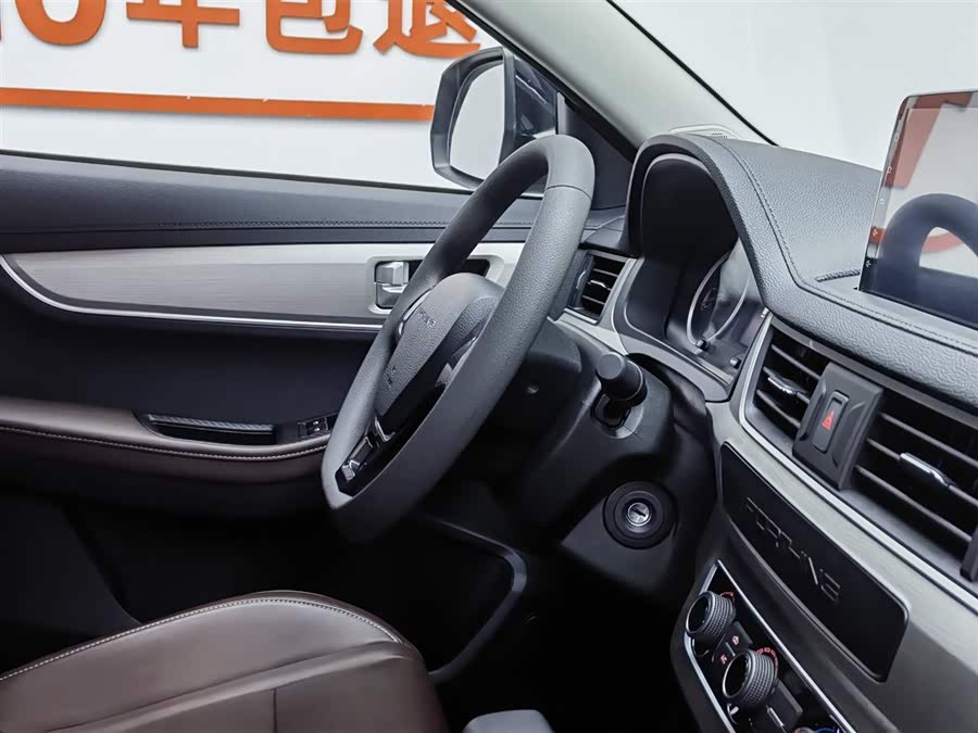 Forthing T5 2023 изображение автомобиля #23