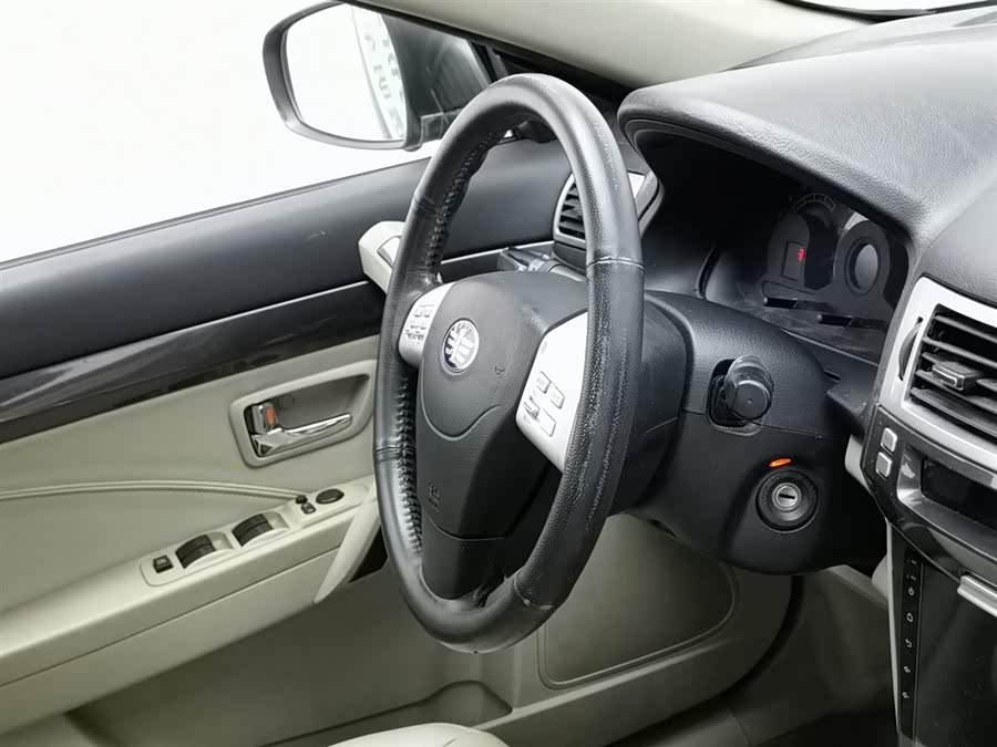 2012 car image #23