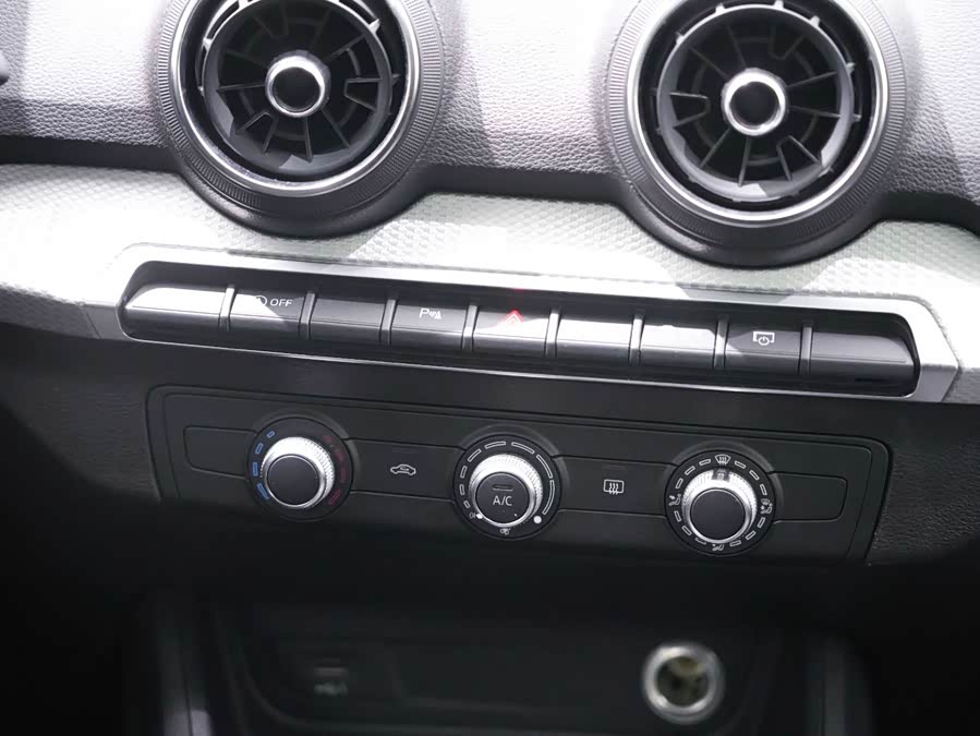 Audi Q2L 2020 immagine di auto #23