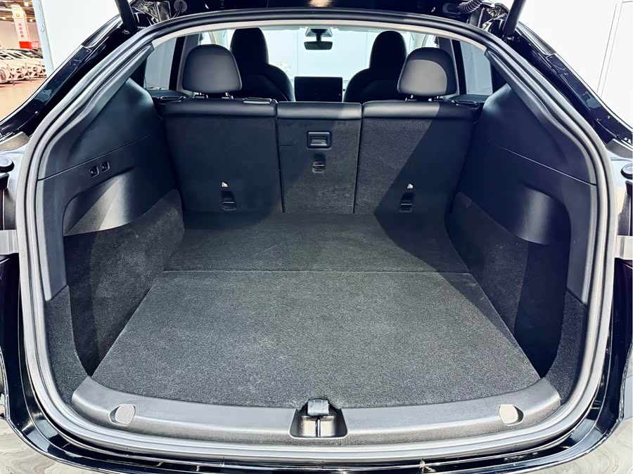 Tesla Model Y 2023 car image #23