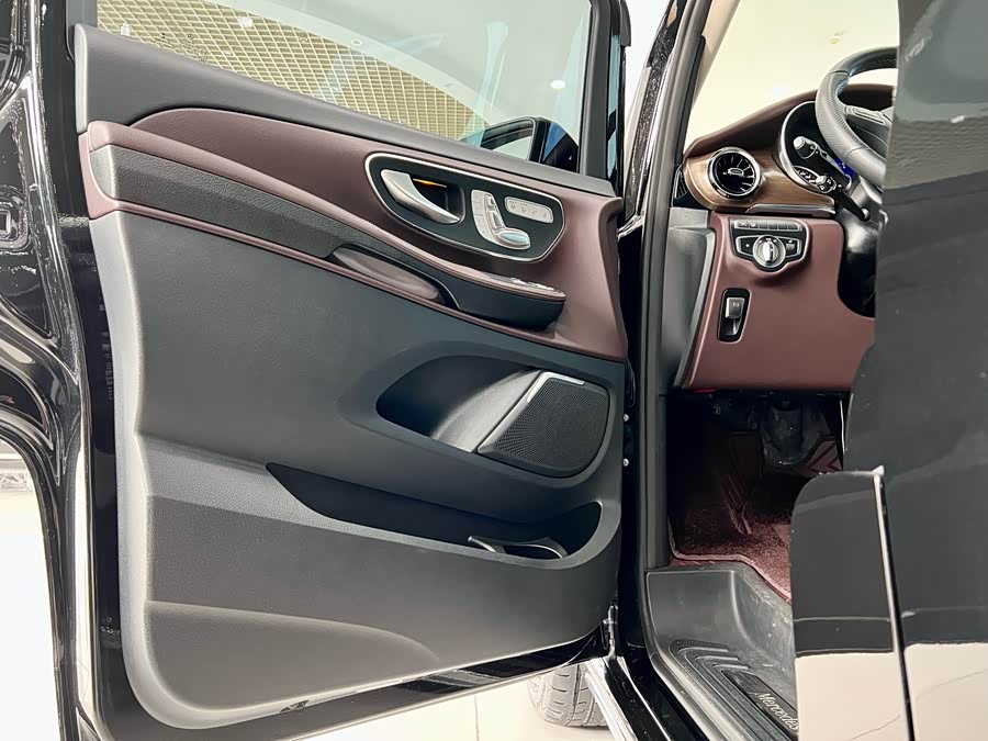 Mercedes-Benz V Class 2022 car image #23