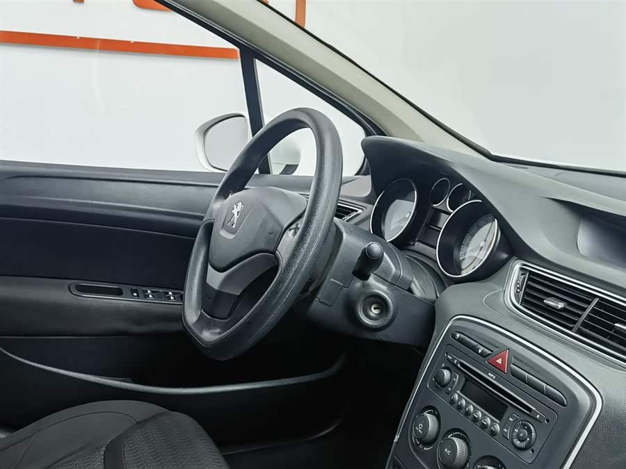 Peugeot 308 2013 car image #23