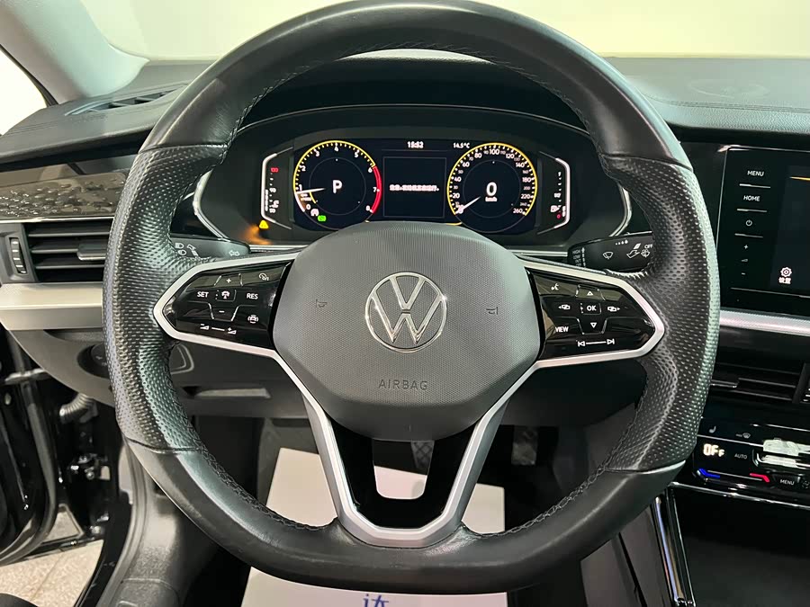 Volkswagen Passat 2023 car image #23
