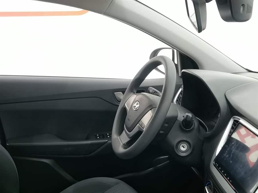 Hyundai Verna 2017 car image #23