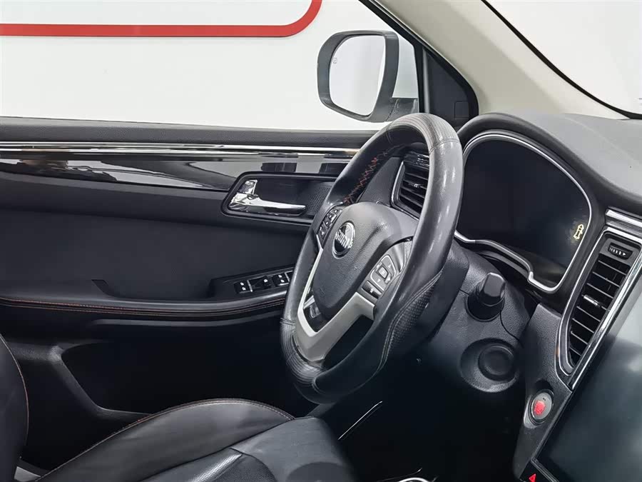 SWM斯威汽车 SWM斯威G05 2019 汽车图片 #23