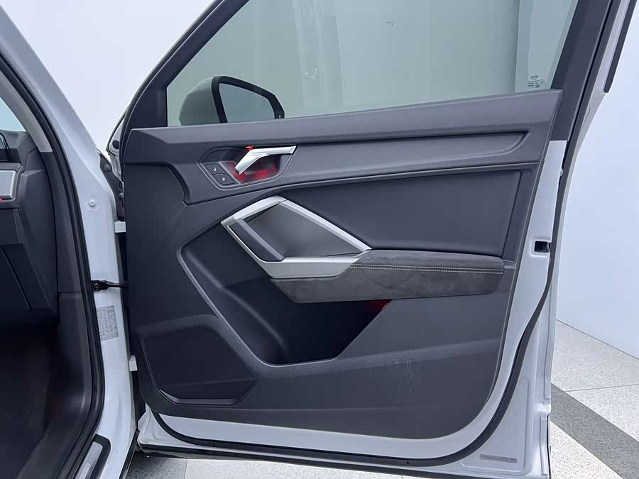 Audi Q3 2022 car image #23