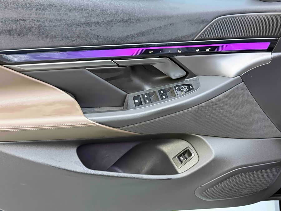 BMW i5 2024 car image #23