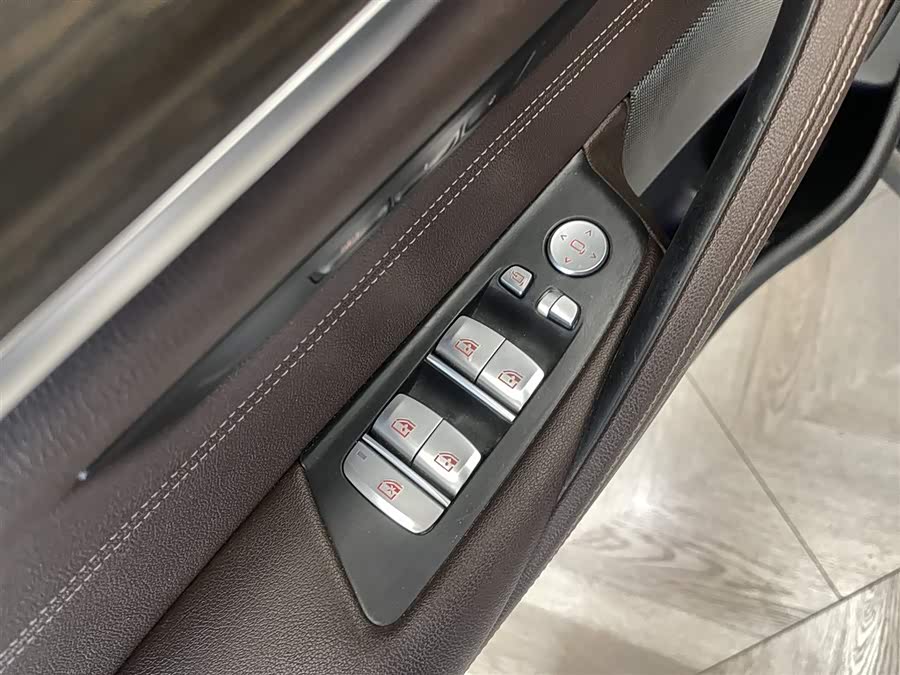 BMW 5 Series New Energy 2021 car image #23