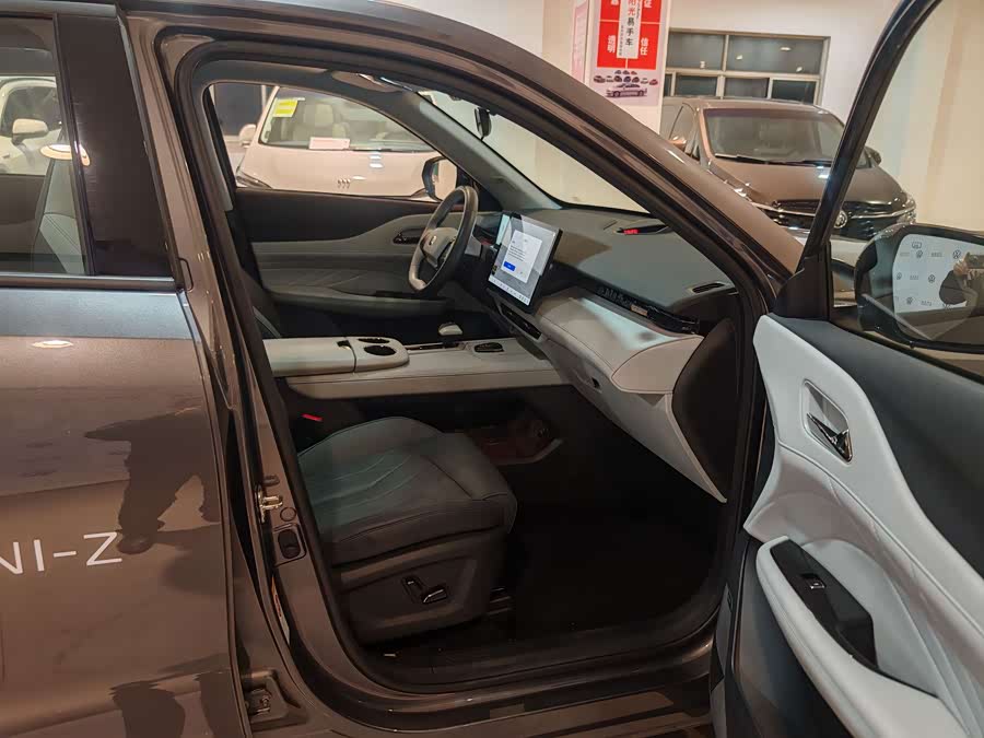 Changan UNI-Z PHEV 2024 car image #23