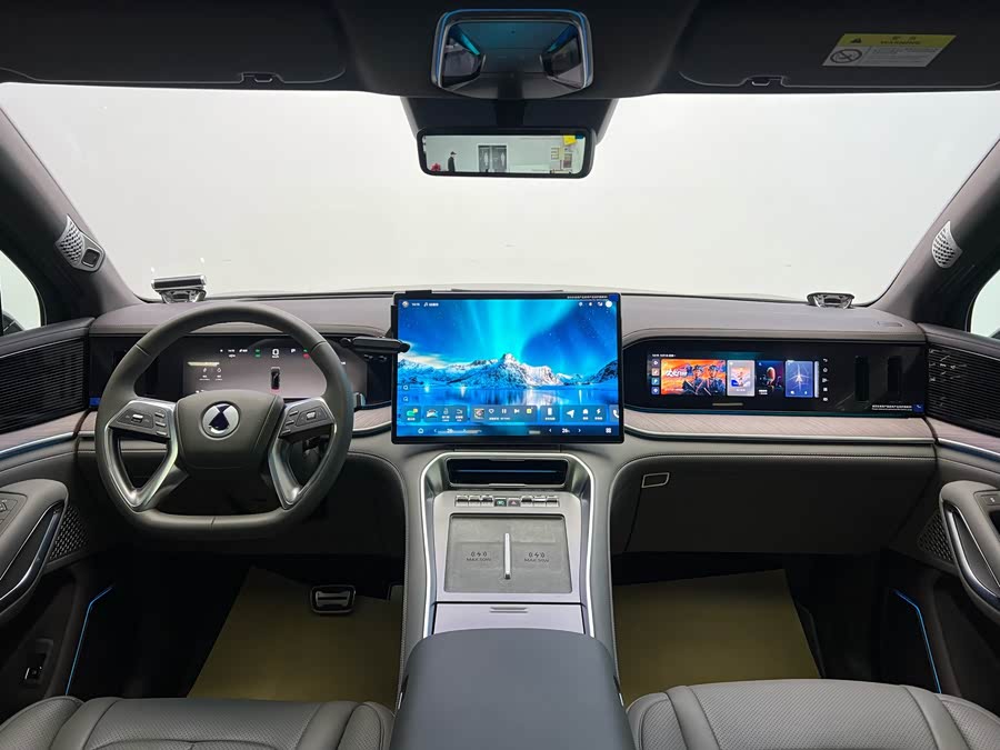 Denza N9 2025 car image #23