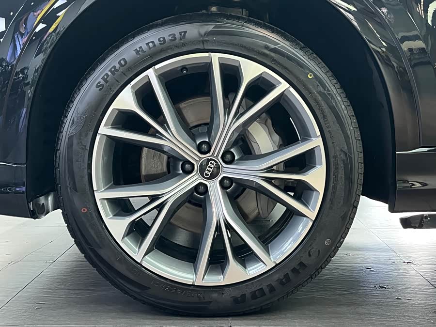 Audi Q8 2022 car image #23