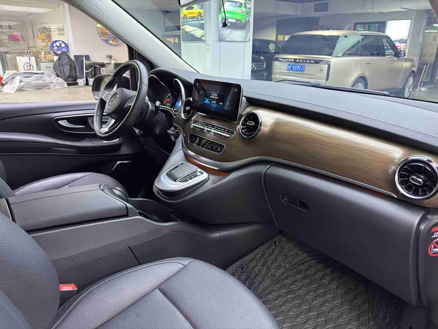 Mercedes-Benz V Class 2020 car image #23