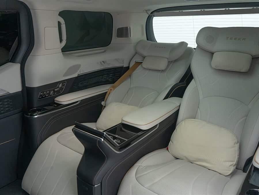 极氪 极氪009 2024 汽车图片 #23