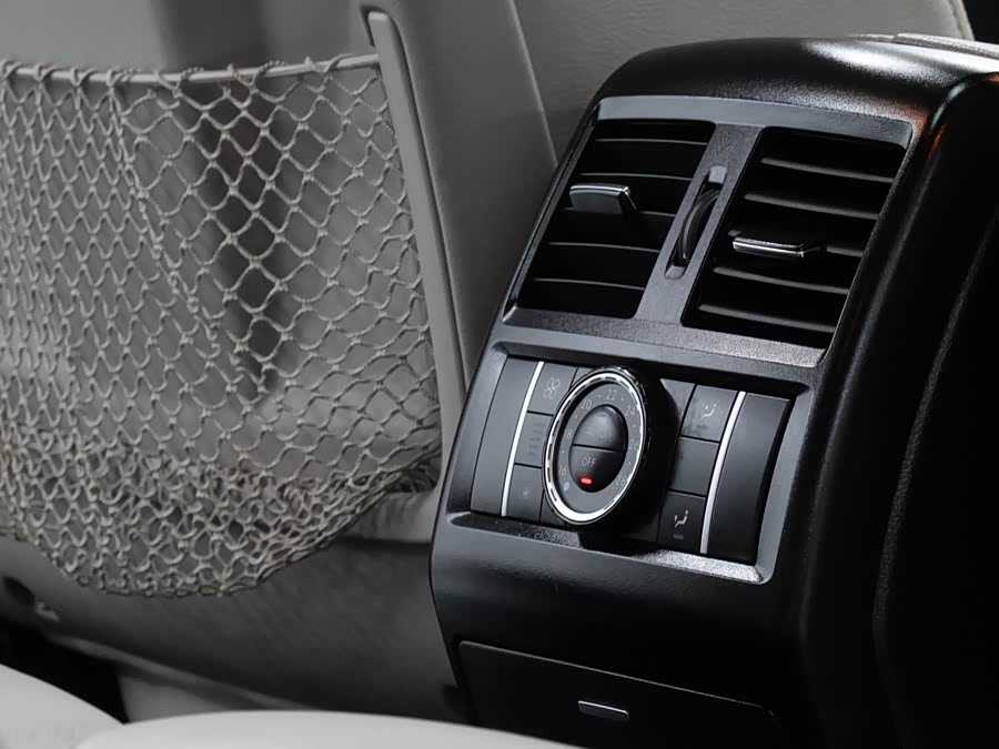 Mercedes-Benz M Class 2012 car image #23