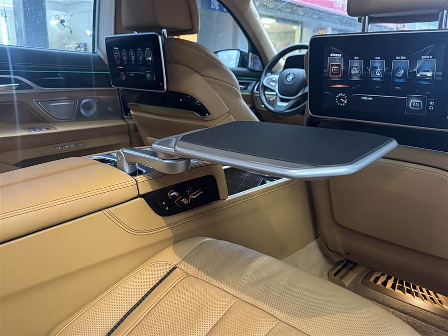 BMW 7 Series 2017 car image #23